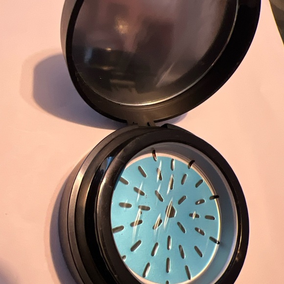 SMASHBOX Halo Hydrating Perfecting Powder MEDIUM/DARK .75 oz - Picture 2 of 3